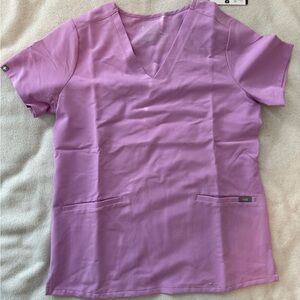 Figs Women's Lavender V-Neck Short Sleeve Top